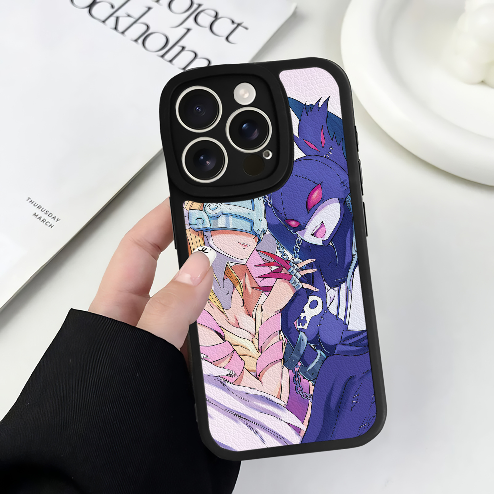 （画像用） Digimon デジタルモンスター/デジモン 【iPhone 16シリーズ対応】シリコンスマホケース（レザー調） 材質：シリコン
